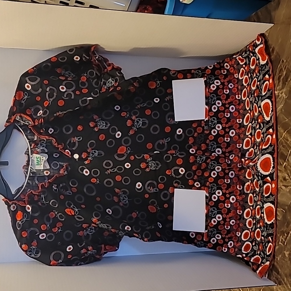 Scrub top - Picture 3 of 4